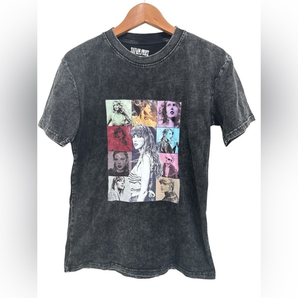 Taylor Swift The Eras Tour 2023 Official Merch Black  T-Shirt Size Medium - Picture 1 of 5